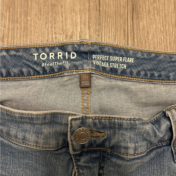 Torrid Perfect Super Flare Vintage Stretch Bootcut Light Wash Jeans - Picture 3 of 7